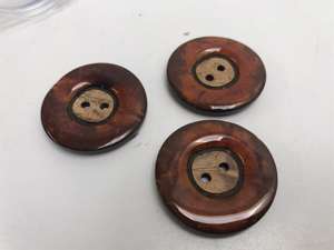 Kokos knap med emalje - marmor look med orange undertone, 30 mm